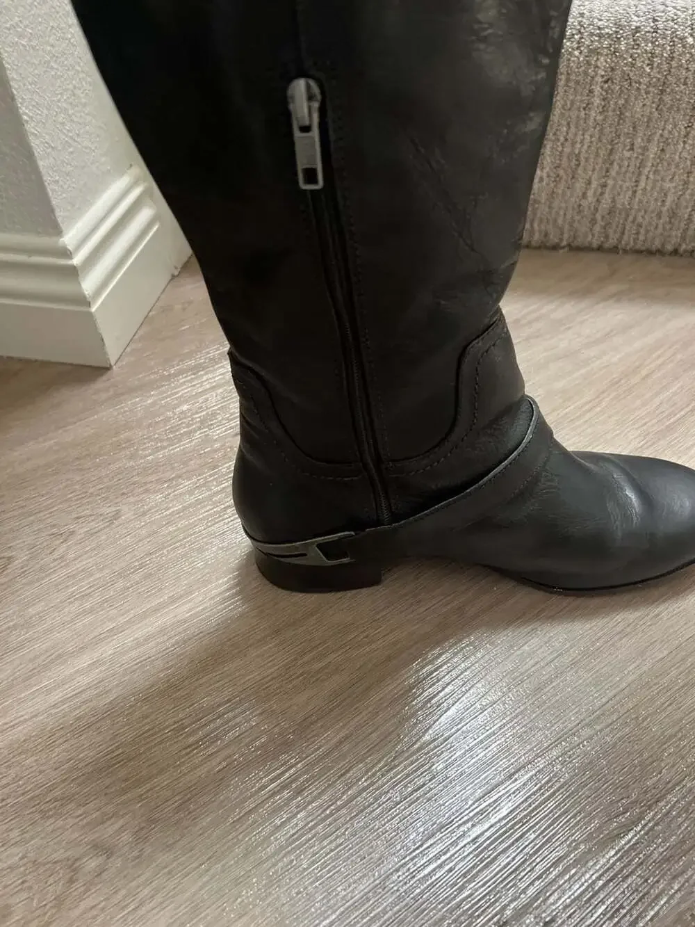 UGG - Picture 7 of 16